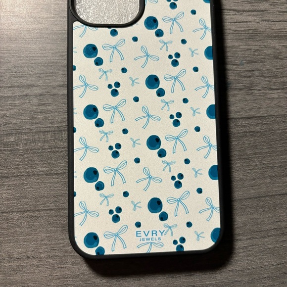 🫐EVRY Jewels blueberries and bows IPhone 13 case - Picture 2 of 2